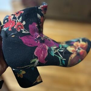 Zara Floral 2inch booties!  Worn twice  size 6.5